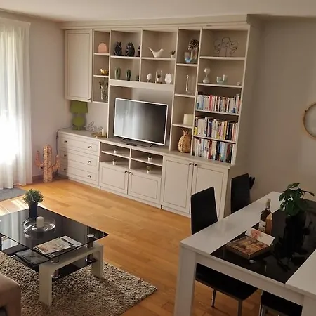 Large Near Orly Paris 4 A 6 Personnes